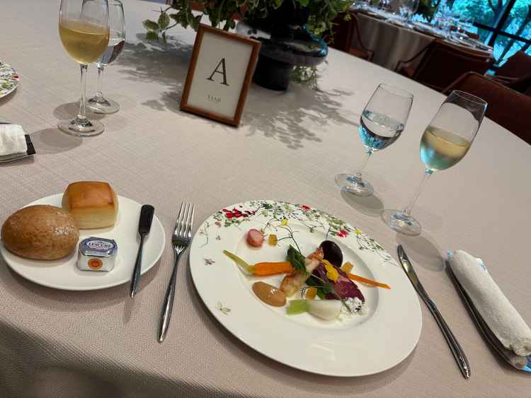 試食。お皿まで華やかで可愛かったです。