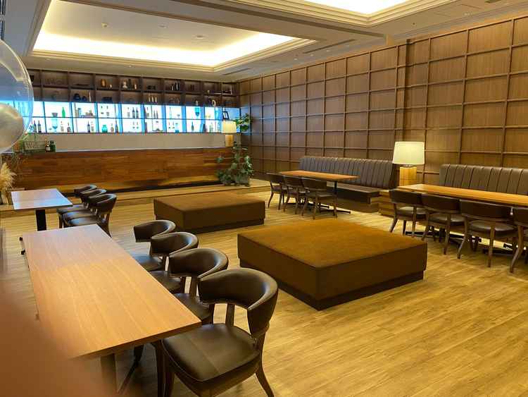 モダンクリスタル待合室。雰囲気がおしゃれで、待ち時間も苦ではない。