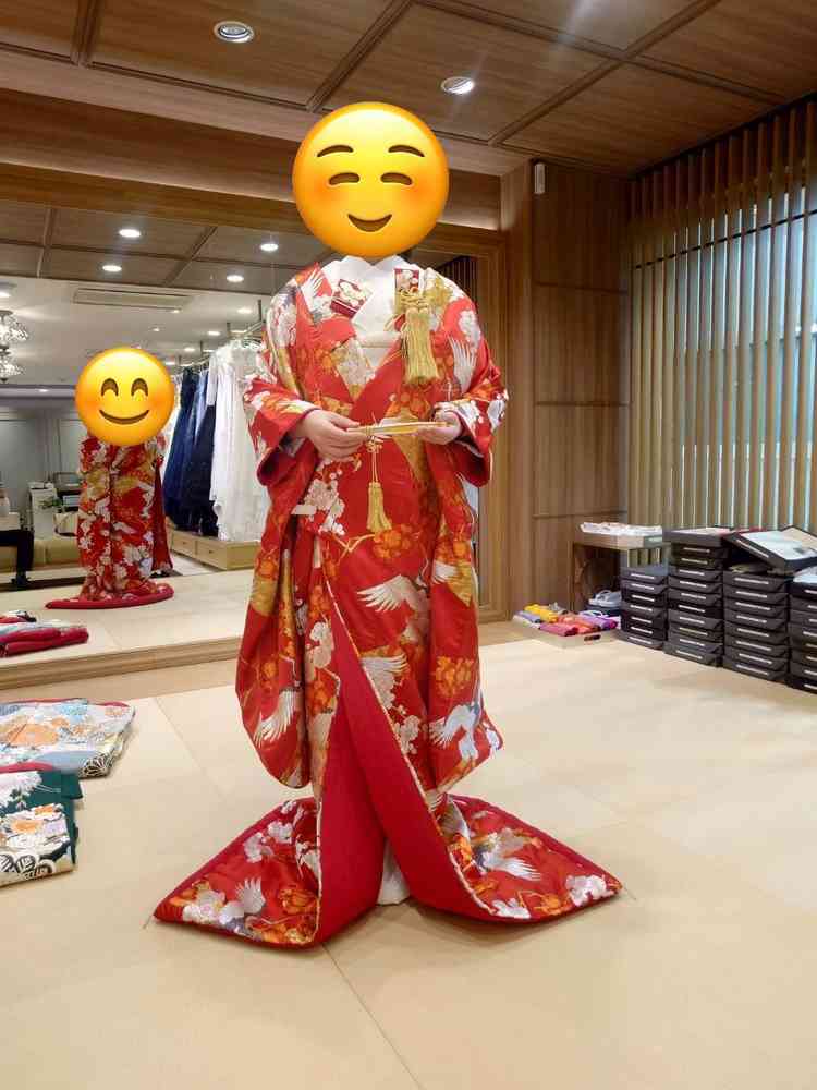 色打掛の正面。結構重いです。