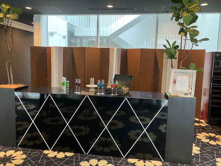 披露宴会場に入る前のすぺーすのバーカウンター
