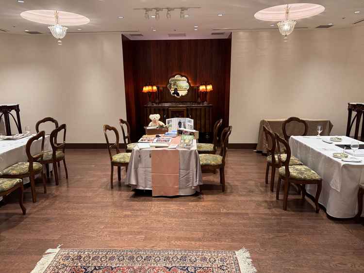 親族婚を考えていて、広すぎず雰囲気も緊張しなさそうな、本当に丁度良い披露宴会場でした