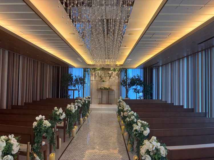 式場。下にキャンドルが並んでいて綺麗だった