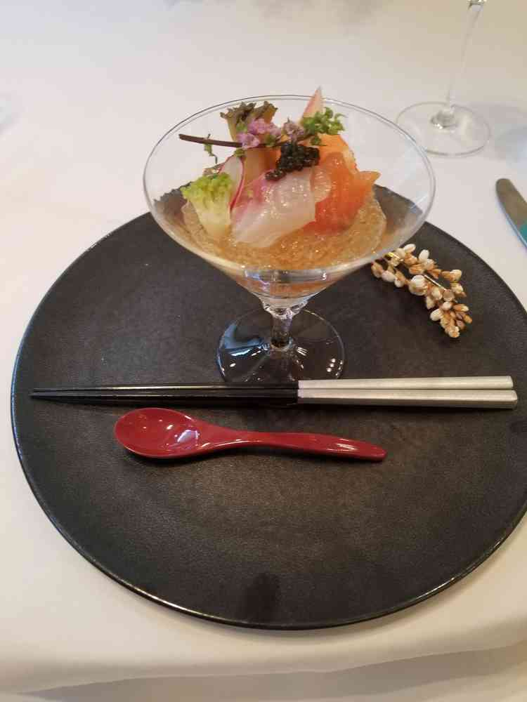 試食会で出た海鮮料理。上位ランクの料理で和洋折衷の料理が提供されるらしい。