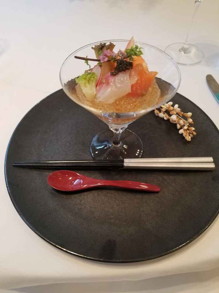 試食会で出た海鮮料理。上位ランクの料理で和洋折衷の料理が提供されるらしい。