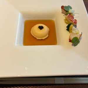 試食でいただきました。周りのコンソメスープにエビの香りがしっかりして、非常に美味しかったです。