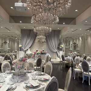 披露宴会場(パリ邸)。王道の会場でした。