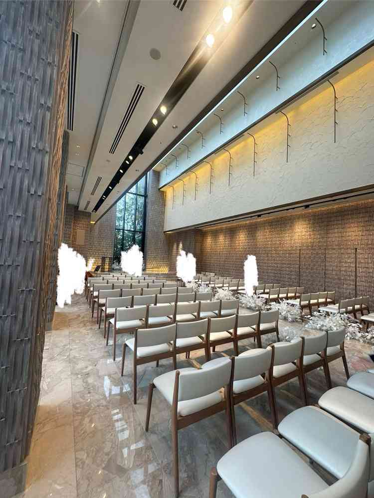 チャペルです。天井が高く開放感のある明るいチャペルでした。ゴスペルの生歌が印象的でした。