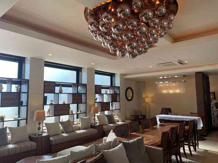 待合室。充分な広さがありおしゃれでした。