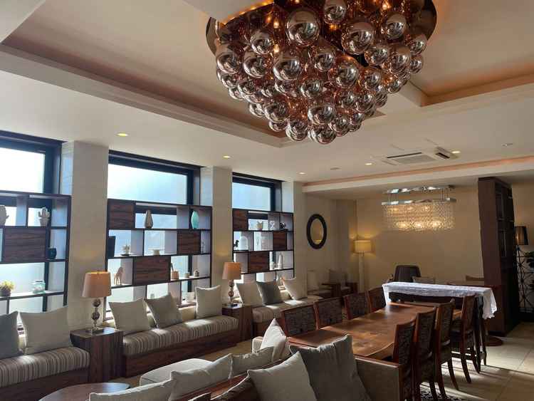 待合室。充分な広さがありおしゃれでした。