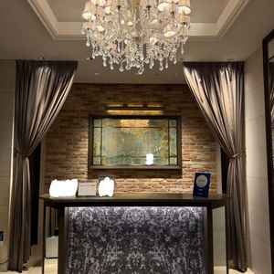 結婚式場の受付。ここでクロークと受付をするみたいです。