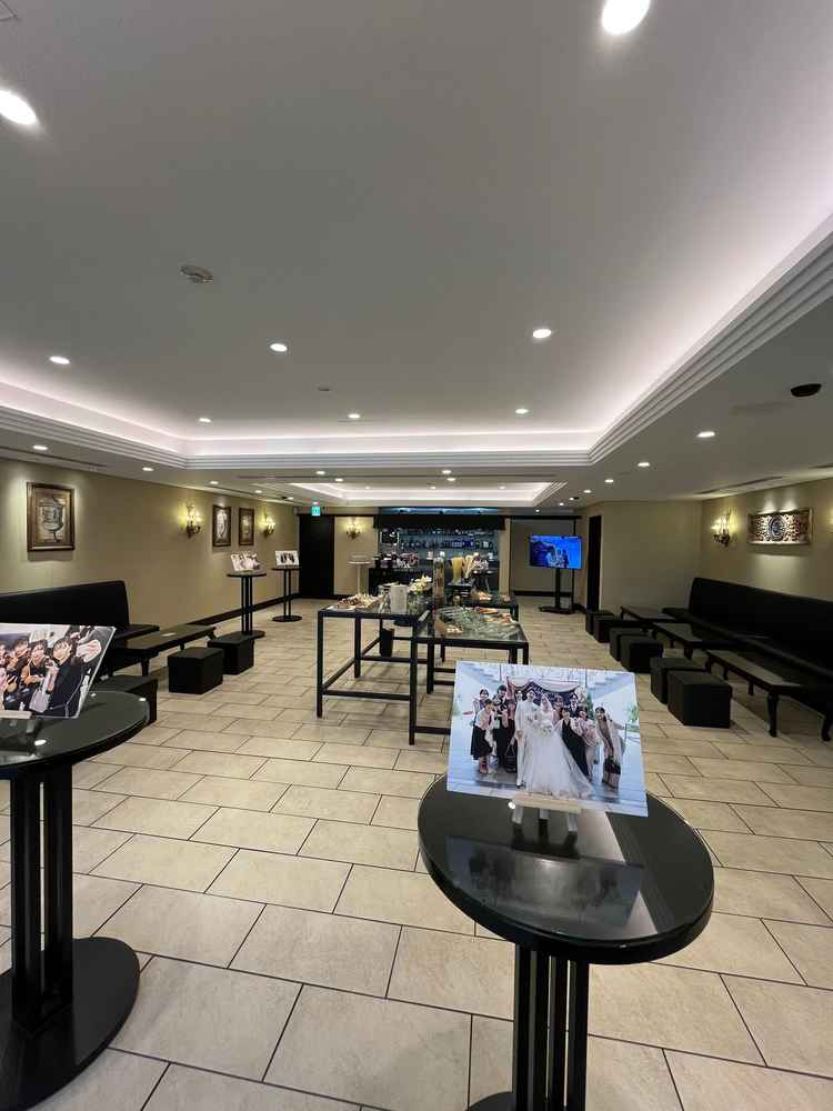 ウェルカムパーティ会場　広々しており屋内なので天候の心配もなし