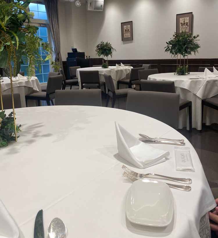 ウィズリーの披露宴会場。披露宴会場で試食。