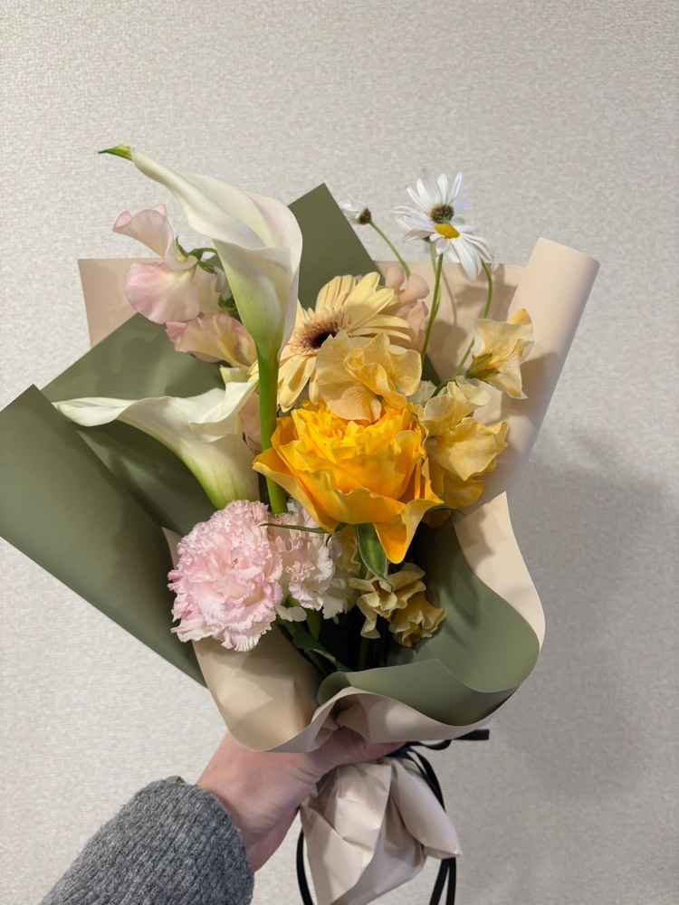 待ち時間に自分たちに合った花束を一緒に花屋さんと考える時間があり、待ち時間もとても楽しい時間でした！