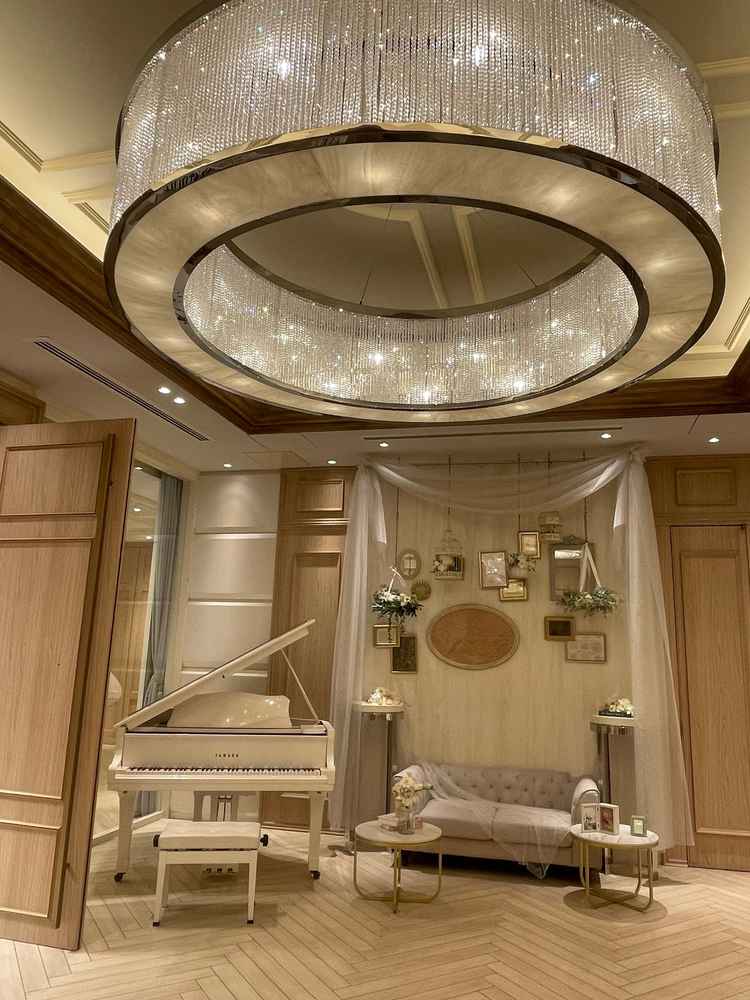 披露宴会場の前にもうひとつ部屋があり、可愛い空間で会場と勘違いする程だった。写真映もする素敵だった