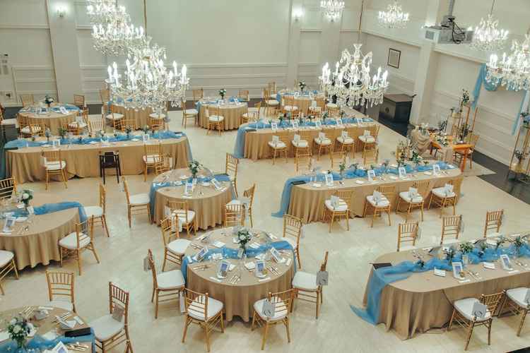 披露宴会場　Y字階段入り口から撮った写真