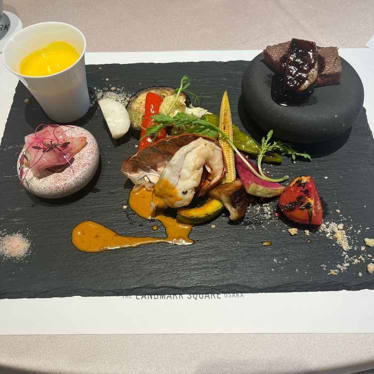 お野菜がたくさんのっていて色鮮やかでした。味付けはシンプルで美味しかったです。