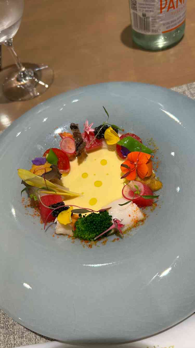 オマール海老、アワビ、キャビアのスープがとても美味しかった。