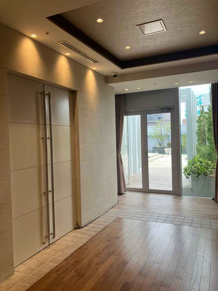 外のチャペルに繋がる動線も大変スムーズに設計されており、ゲストや新郎新婦のことを配慮していました。