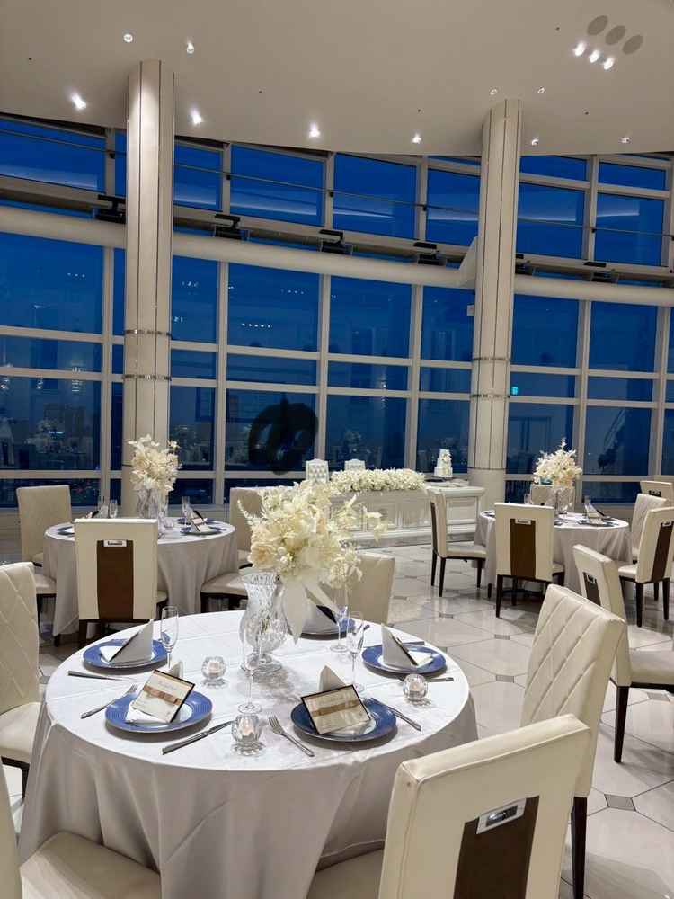 白を基調としたテーブルコーディネートが素敵でした。