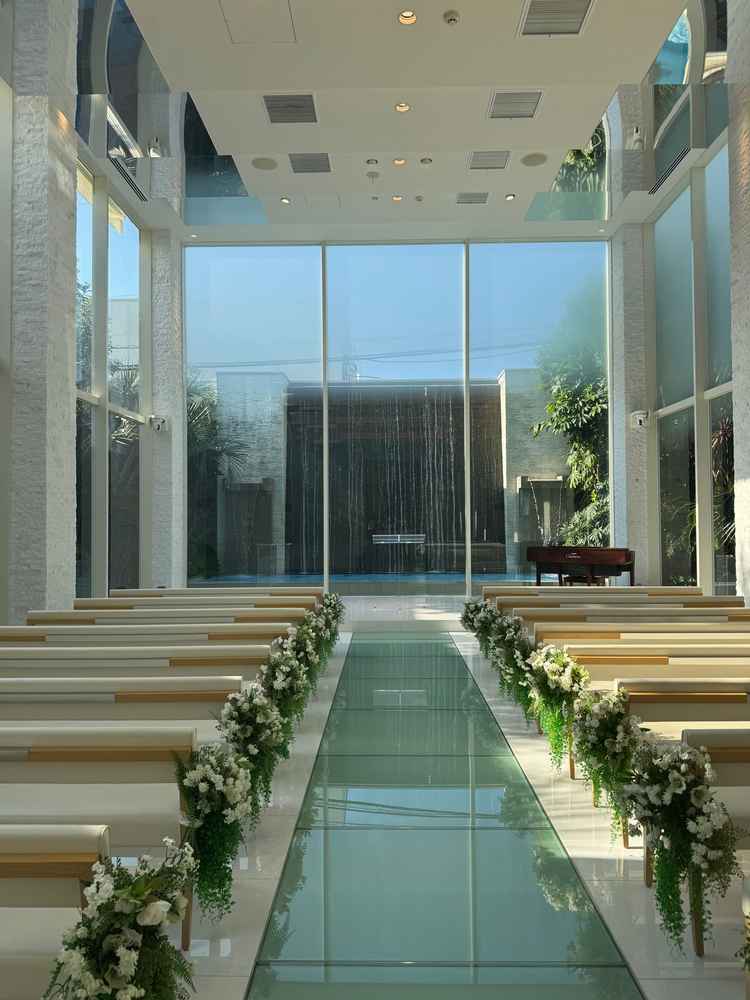 明るいチャペルでした。教会色が薄いため、ここの会場は人前式が多いそうです。良い香りがします