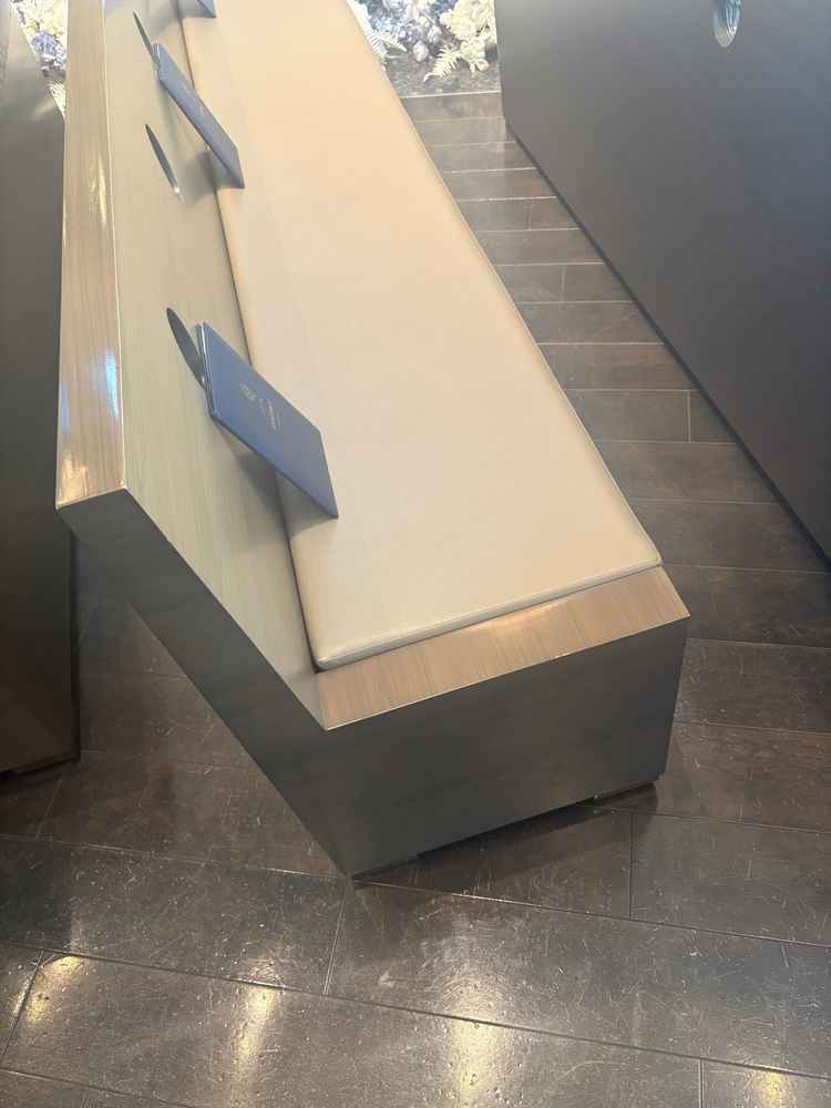 チャペルの椅子は、座り心地の良かったです。