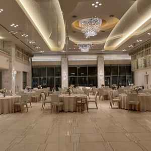 披露宴会場が広くオープンキッチンがあり温かいお料理を運んでいただけるのと景色が綺麗なのが良かったです