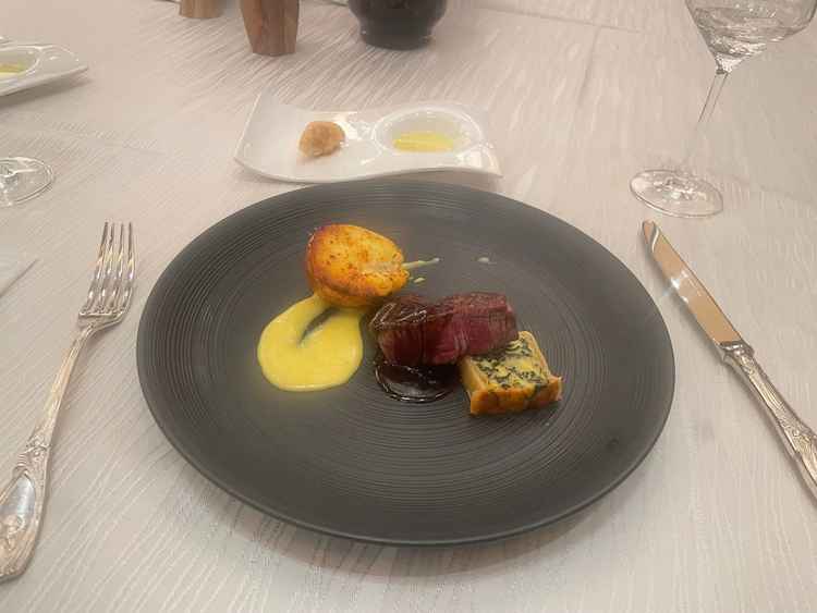 試食のお肉料理