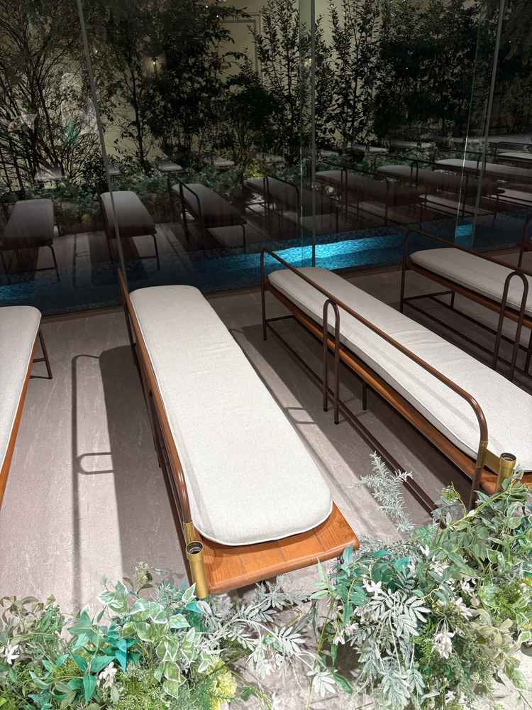 水に囲まれてめっちゃ雰囲気良かった！そのままガーデンテラスへ抜けれるのも魅力的でした。