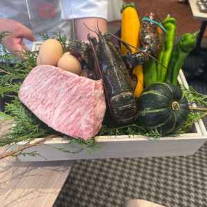 本日試食させていただくお料理のサンプルを料理長の方から見せてもらいました
