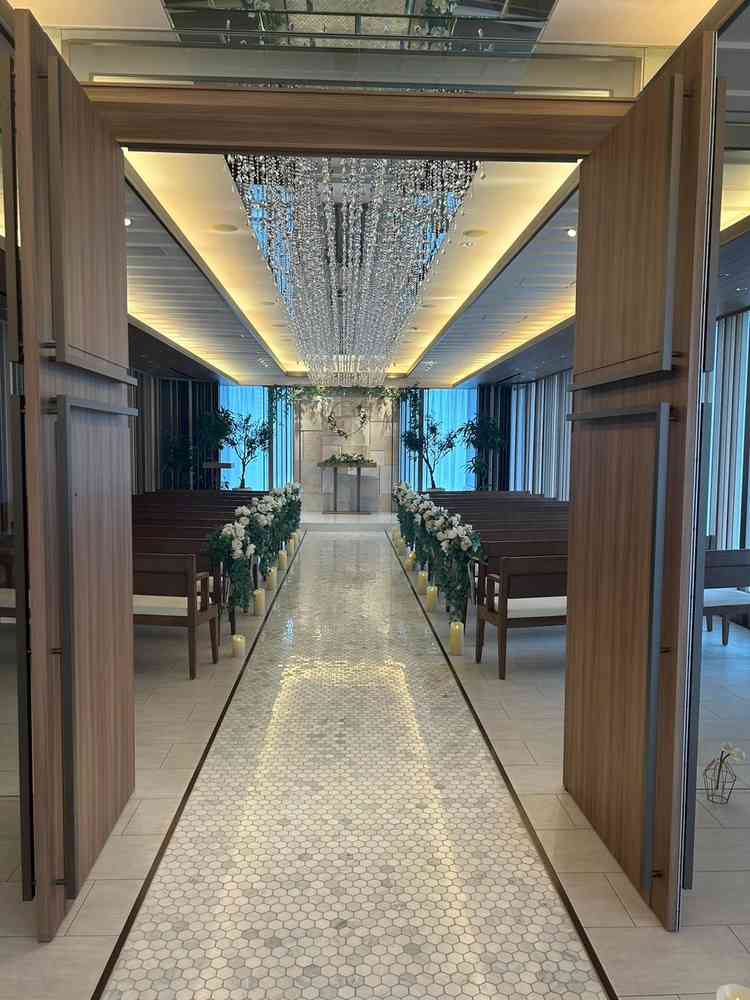 チャペルの写真。バージンロードで母親も参加できる形式になっているのが良かった。