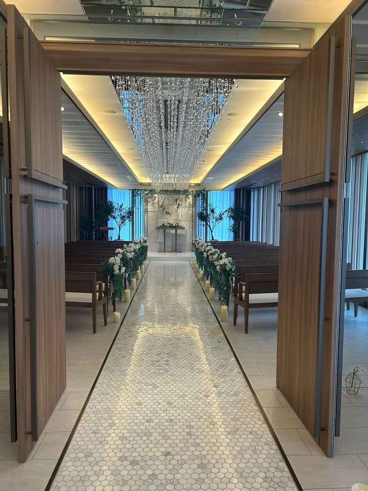 チャペルの写真。バージンロードで母親も参加できる形式になっているのが良かった。