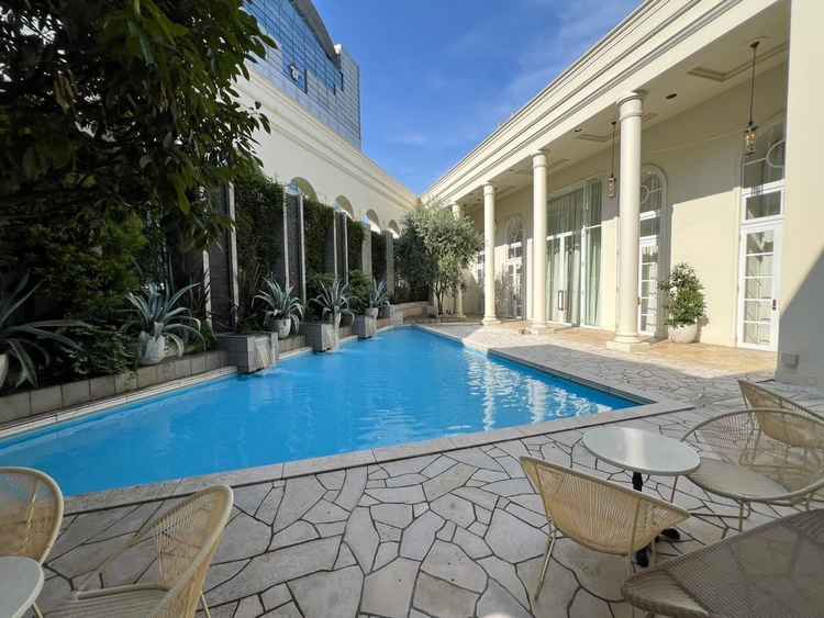 庭にプールがあってリゾート感を感じれました。