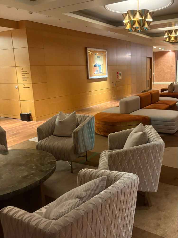 家族、友人たちの待っていただく場所もオシャレですが程よくカジュアルで過ごしやすい空間で良かったです。