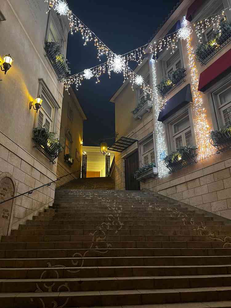 式場外の大階段