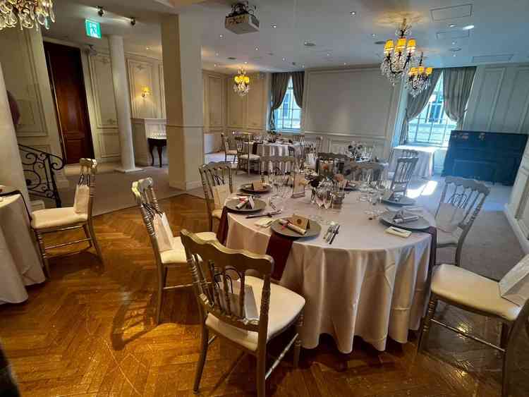 披露宴会場はゲスト50人想定の私たちにとって丁度良いと感じた。