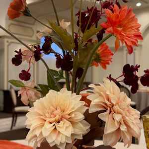 先の一つ一つに置かれた花がとても大きく、豪華な印象だった。