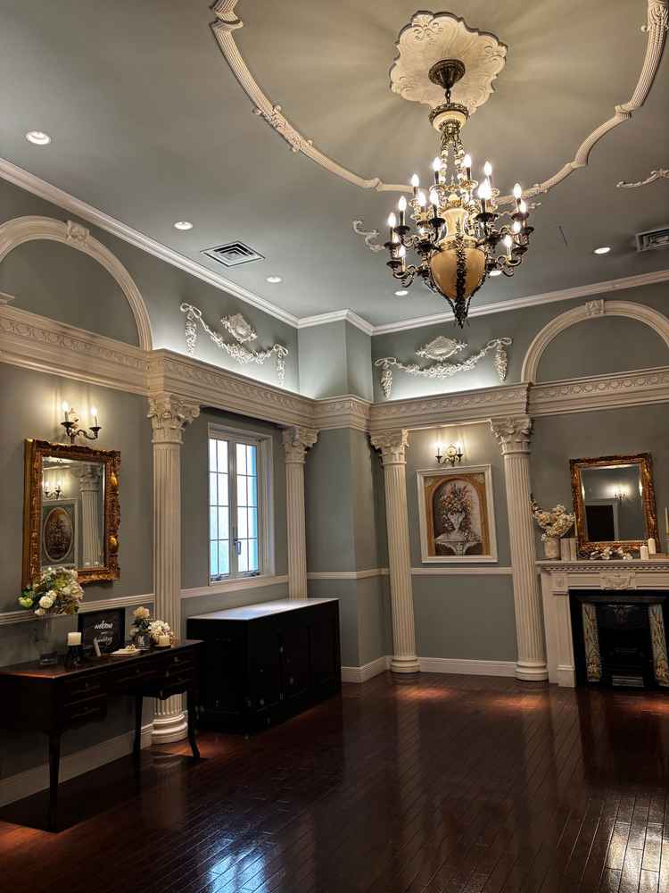 ウェルカムスペース、受付はどこを見渡しても可愛い。壁紙の色や鏡、飾ってる絵まで全て可愛いかった。