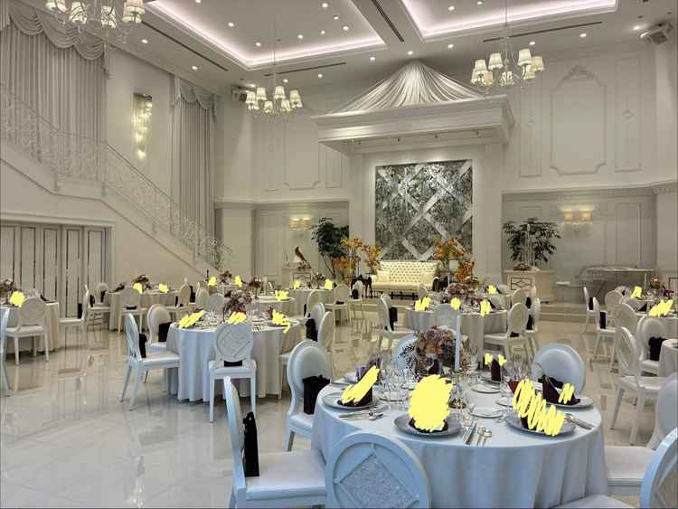 白い披露宴会場