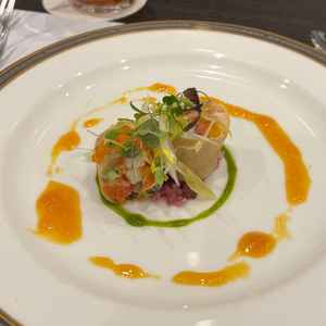 お料理（生湯葉と魚介のルーロ）