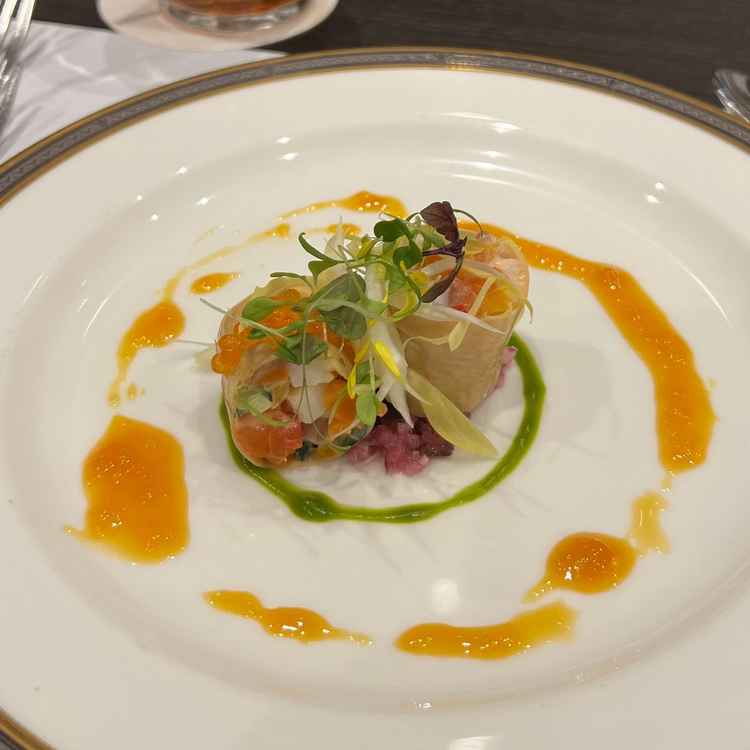 お料理（生湯葉と魚介のルーロ）