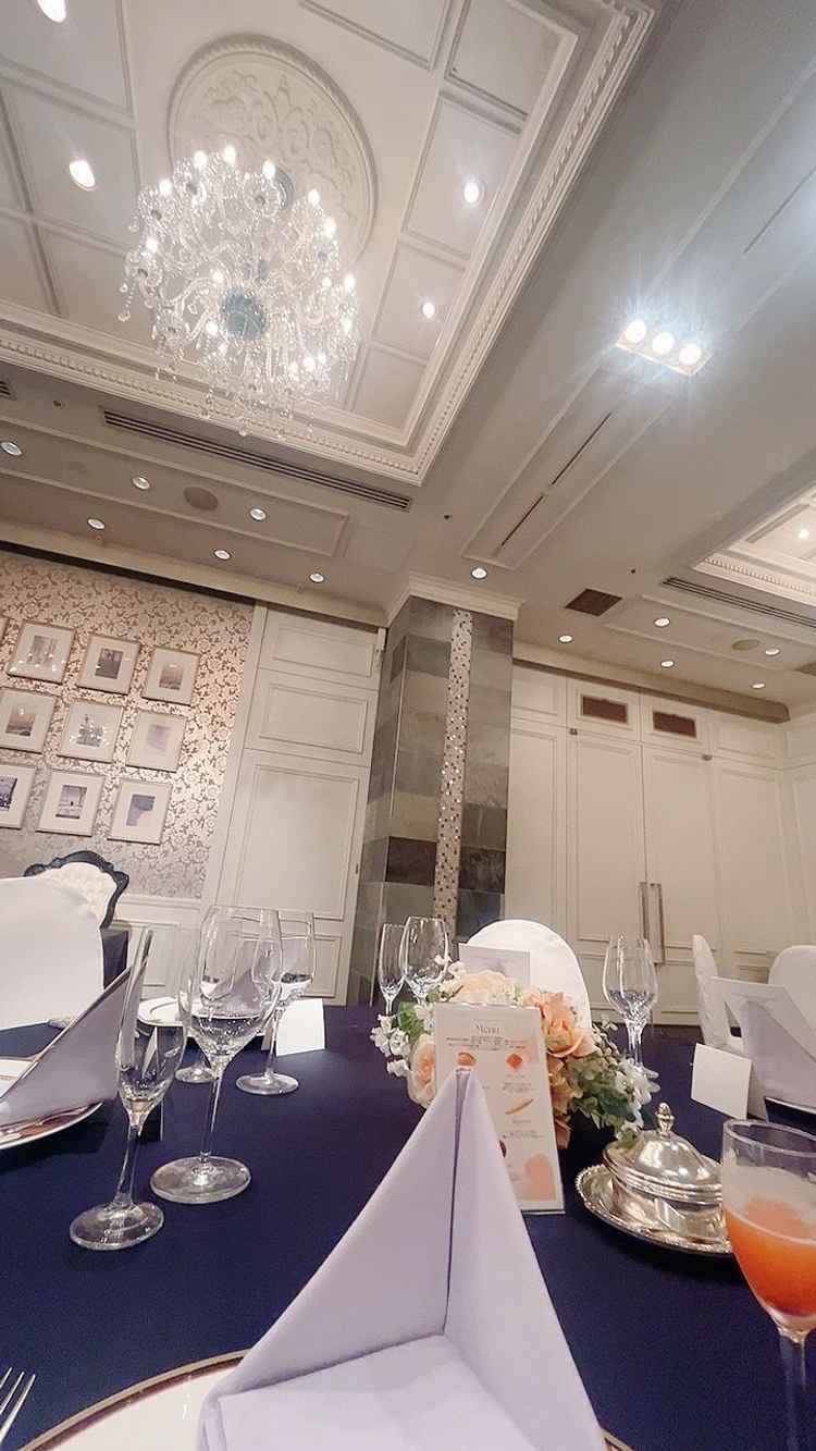 披露宴会場のシャンデリアがとても綺麗でした。また、車の音なども気になりませんでした。