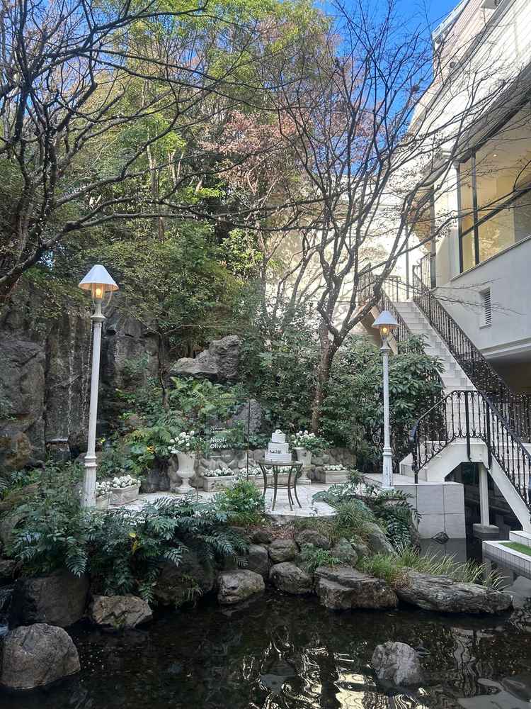 披露宴から見える中庭です。登場に使えるとの事でした。