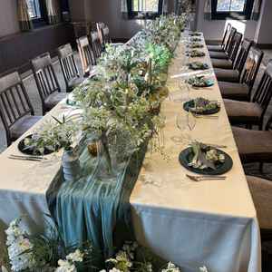 披露宴会場です。10人以下でもちょうど良さそうな場所で、緑が可愛いかったです。