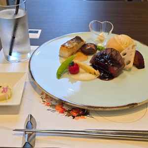 お肉とお魚のプレート。