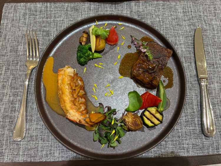 メイン料理の試食の写真です