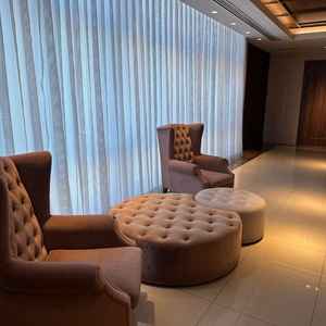 待合は落ち着いた椅子で寛げそうです。