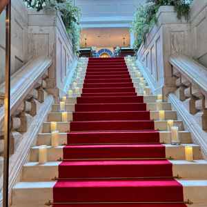 階段スタイルのバージンロード。一歩ずつのぼっていくのがロマンチックでした。