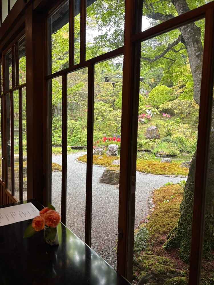 披露宴会場から見える庭園が素敵