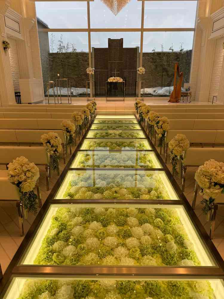 北陸で唯一の花のバージンロード。実物はとても可愛いくて写真映えもしそうです。