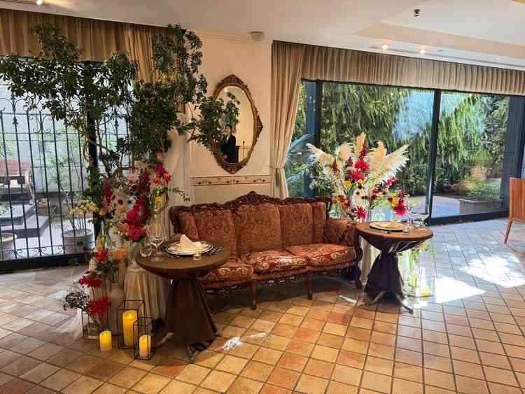 地下にある会場にもしっかり光が届いて明るい雰囲気